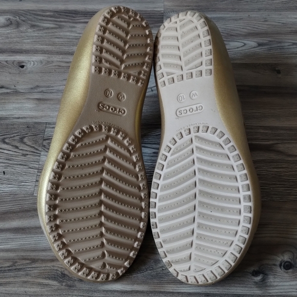 Crocs Women's Kadee II Metallic Gold Sandal Size 10 - Picture 4 of 5